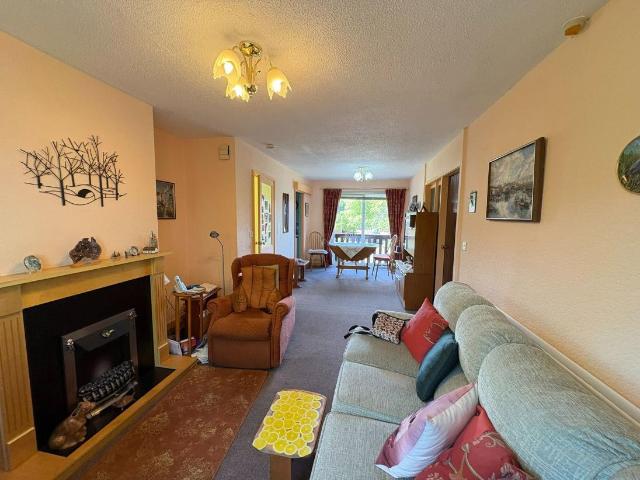 2 bed flat for sale