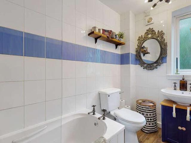 2 bed flat for sale