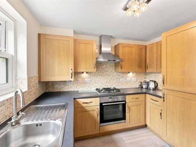 2 bed flat for sale