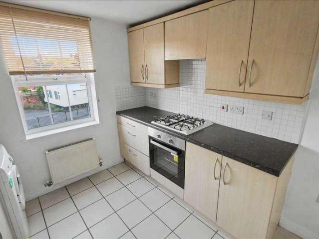2 bed flat for sale