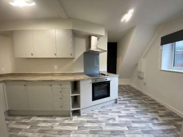 2 bed flat for sale