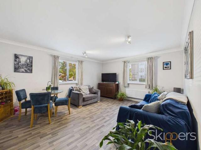 2 bed flat for sale