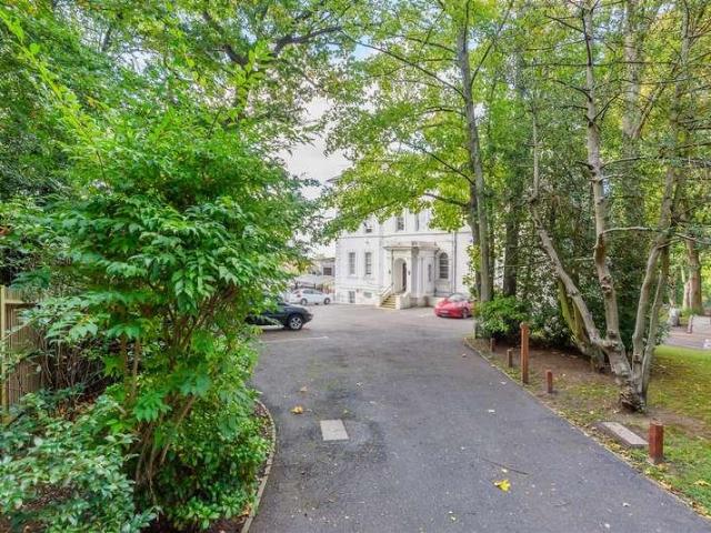 2 bed flat for sale