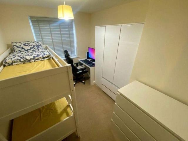 2 bed flat for sale