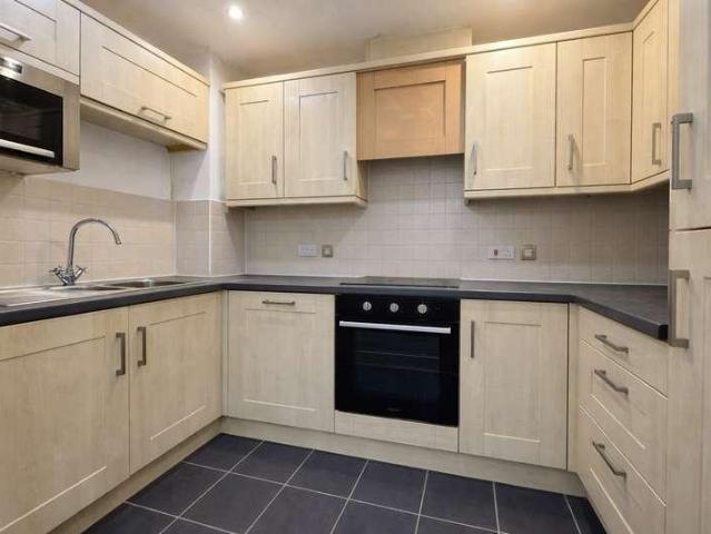 2 bed flat for sale