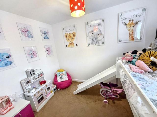 2 bed flat for sale