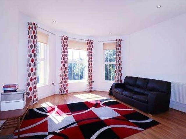 2 bed flat for sale