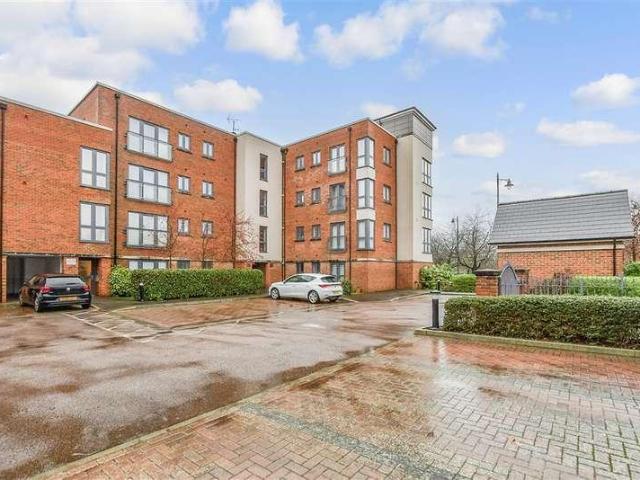 2 bed flat for sale