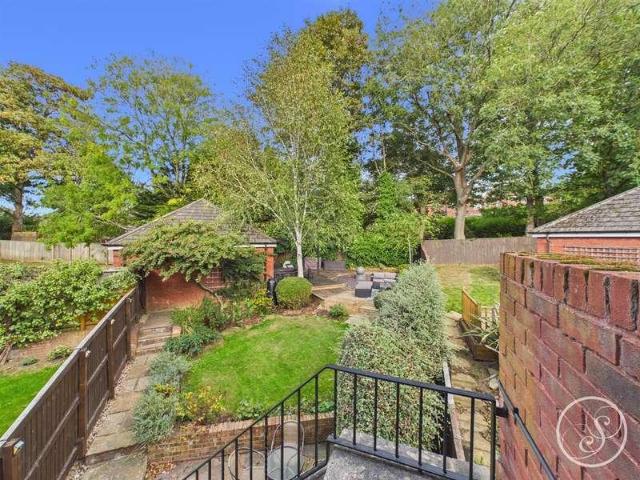 2 bed flat for sale