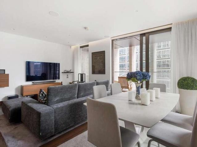 2 bed flat for sale