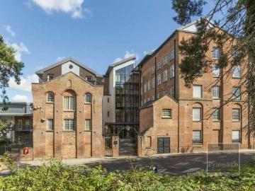 2 bed flat for sale