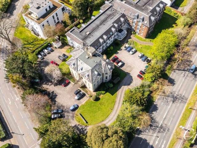 2 bed flat for sale