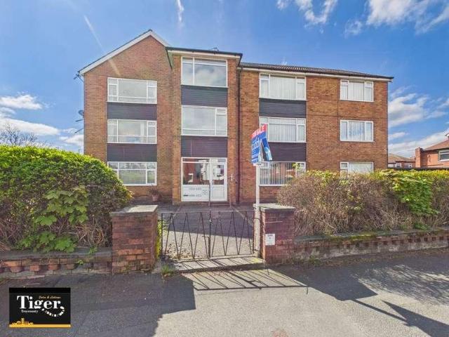 2 bed flat for sale