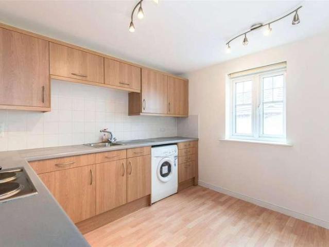 2 bed flat for sale