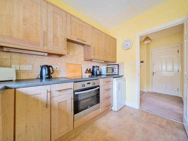 2 bed flat for sale