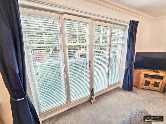 2 bed flat for sale