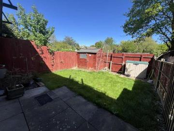 2 bed flat for sale