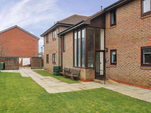 2 bed flat for sale