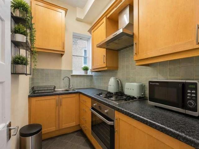 2 bed flat for sale