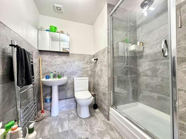 2 bed flat for sale