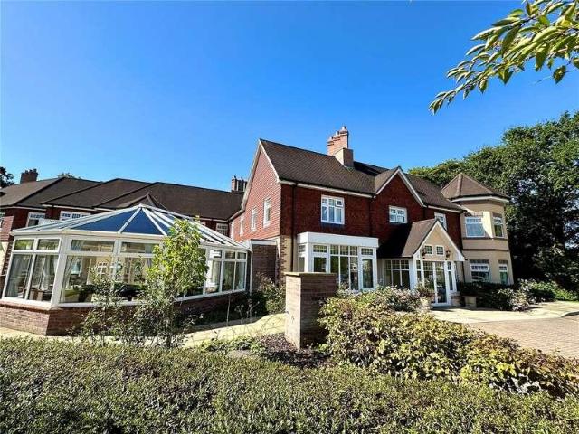 2 bed flat for sale