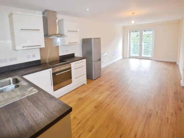 2 bed flat for sale