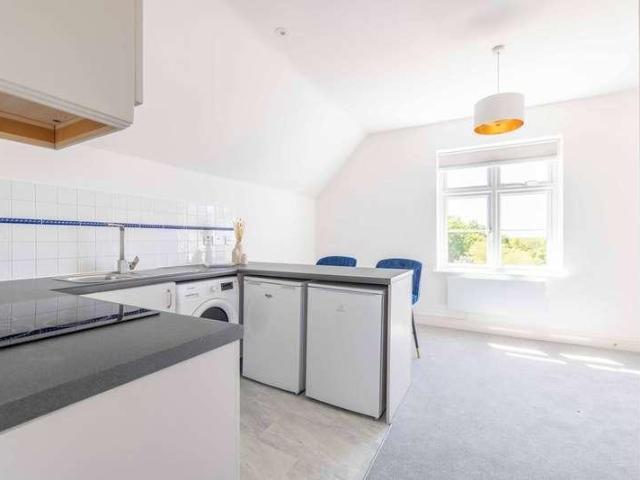 2 bed flat for sale