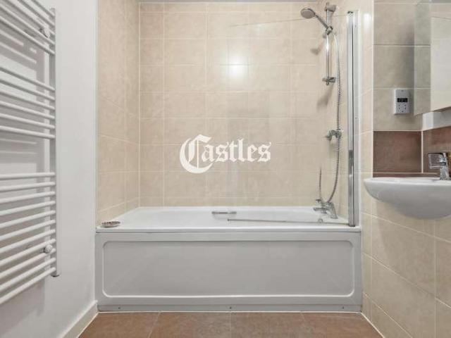 2 bed flat for sale