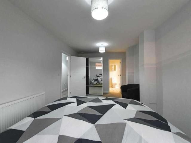 2 bed flat for sale