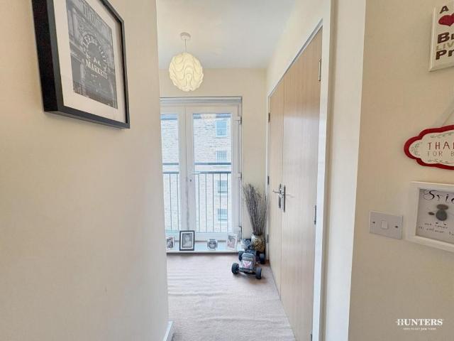 2 bed flat for sale