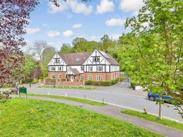 2 bed flat for sale