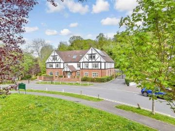 2 bed flat for sale