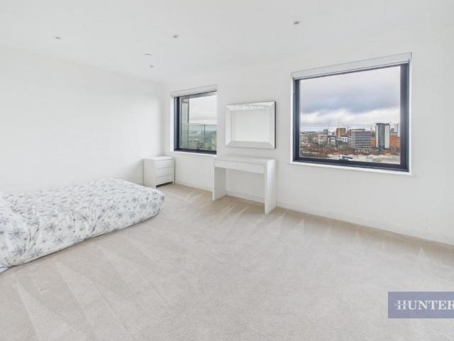 2 bed flat for sale