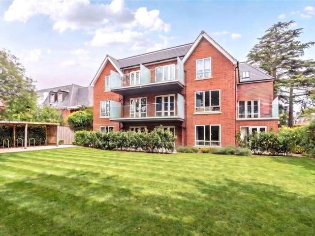 2 bed flat for sale