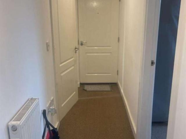 2 bed flat for sale