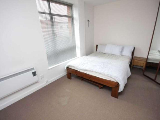 2 bed flat for sale