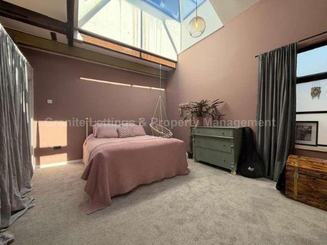 2 bed flat for sale