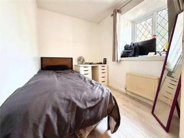 2 bed flat for sale