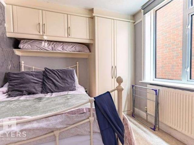 2 bed flat for sale