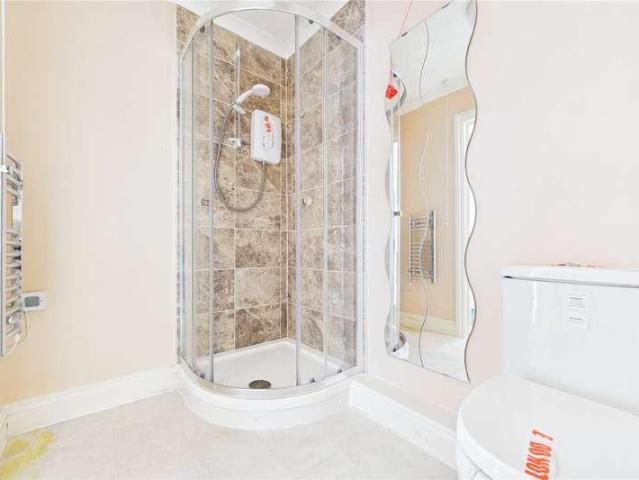 2 bed flat for sale