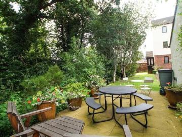 2 bed flat for sale