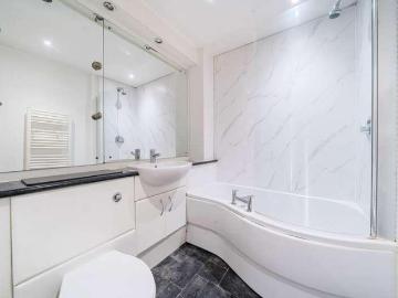 2 bed flat for sale