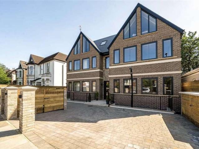 2 bed flat for sale