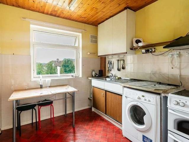 2 bed flat for sale
