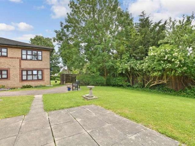 2 bed flat for sale