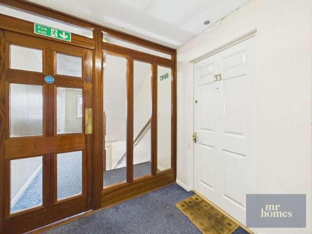 2 bed flat for sale