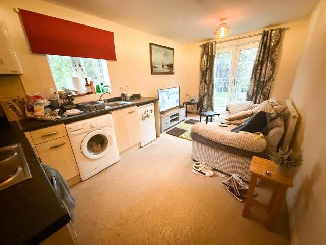 2 bed flat for sale