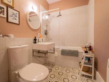 2 bed flat for sale