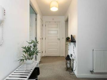 2 bed flat for sale