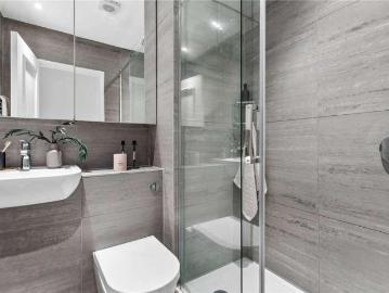 2 bed flat for sale